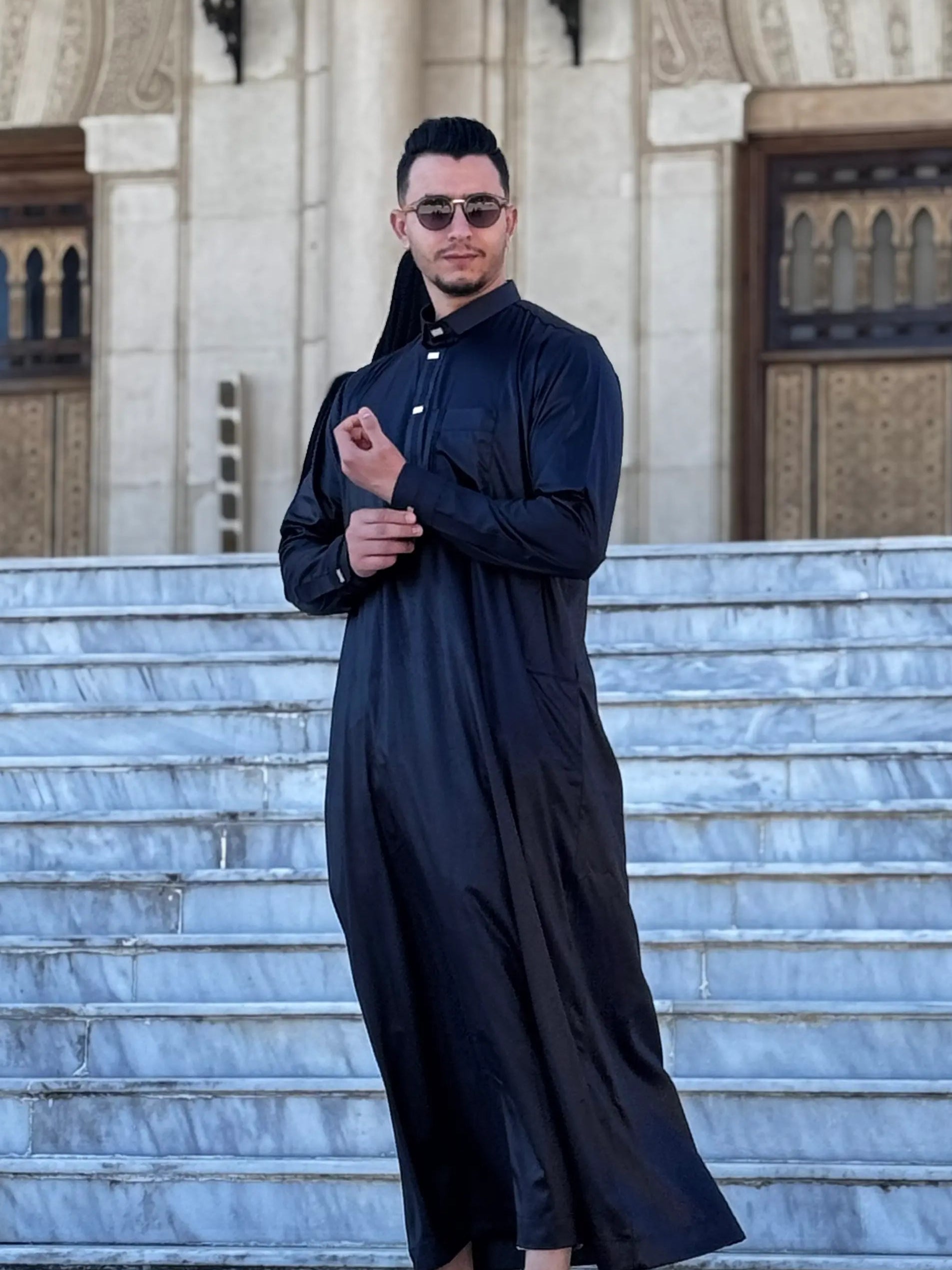 قميص الخليل أسود فاخر