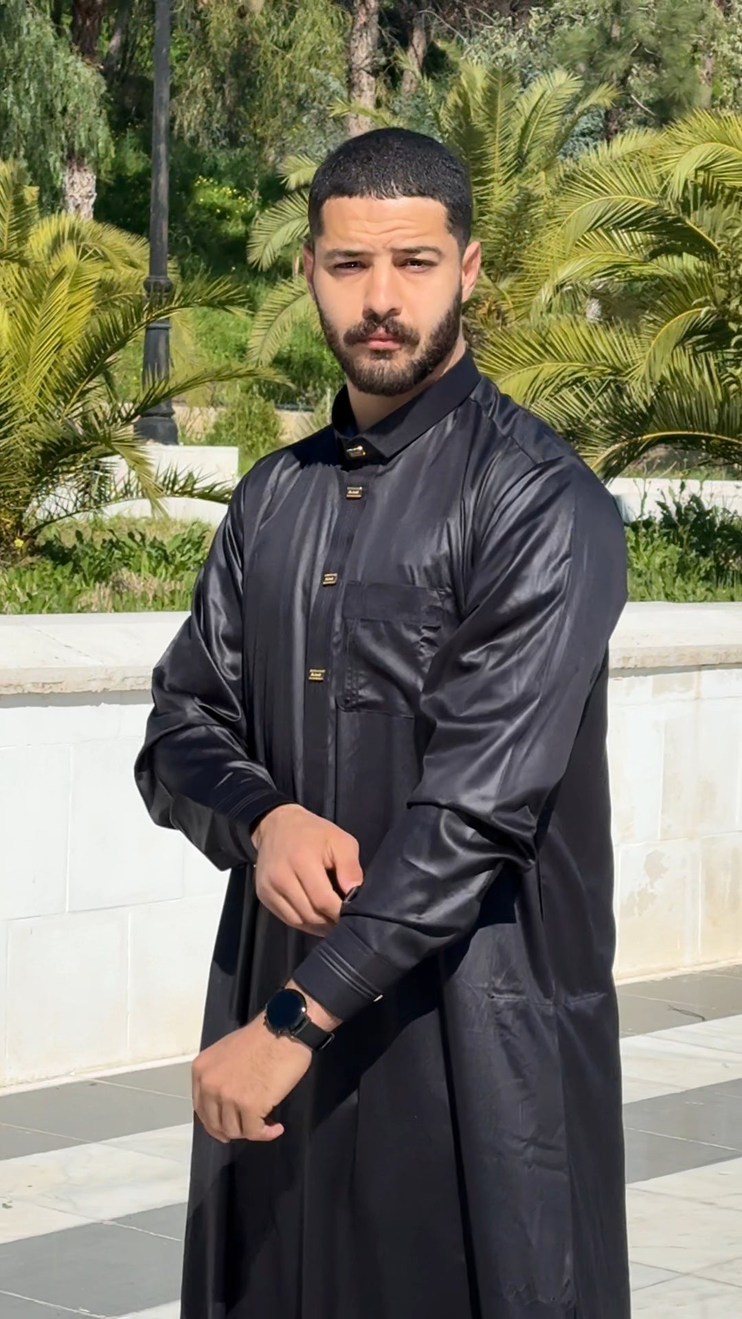 قميص الخليل أسود فاخر